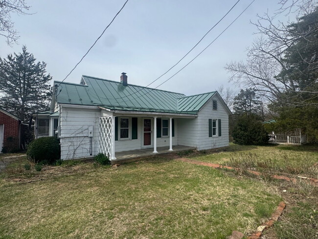 Building Photo - 4-Bedroom country homestead in Strasburg with Spacious Living — 1,445 Sq Ft of Comfort!