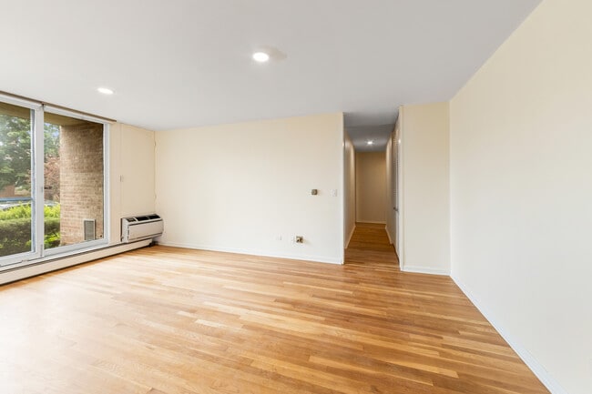 Photo - 5435 N Artesian Ave Unit 1W