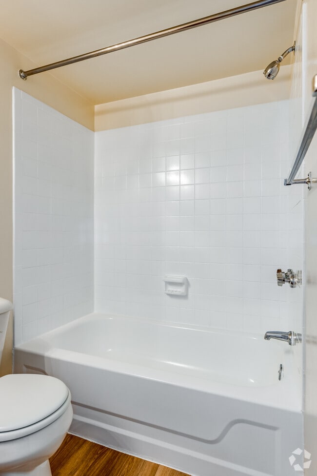 1BR, 1BA - 745SF
