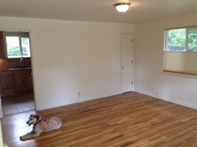 945 Grape Ave