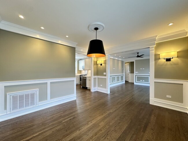 Building Photo - 1637 W Gregory St Unit J09P