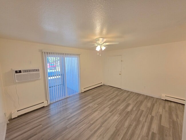 Photo - 1330 Zephyr St Unidad 13