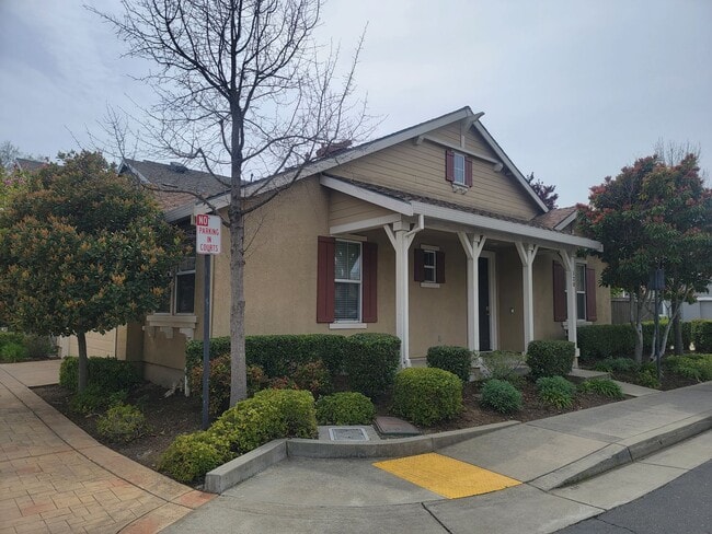 Building Photo - Adorable 2 bedroom 2 bath home