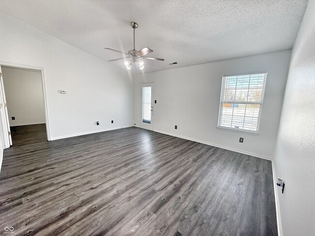 Photo - 776 Alvey Ct