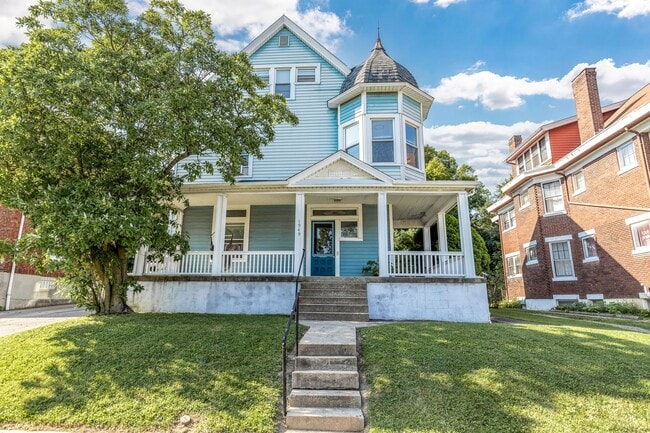 Building Photo - Hudson Ave. Unit 2