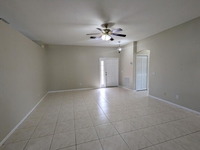 Photo - 589 Waverly Cir