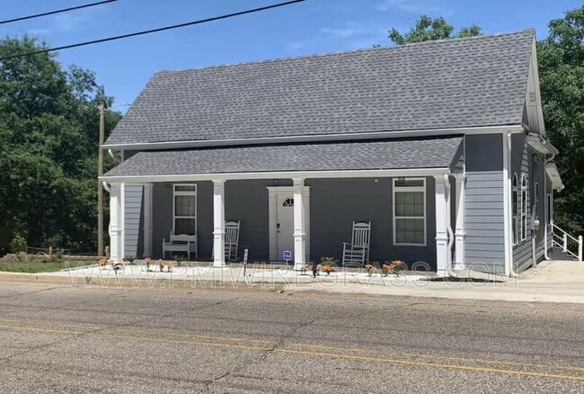 Building Photo - 217 Orion St