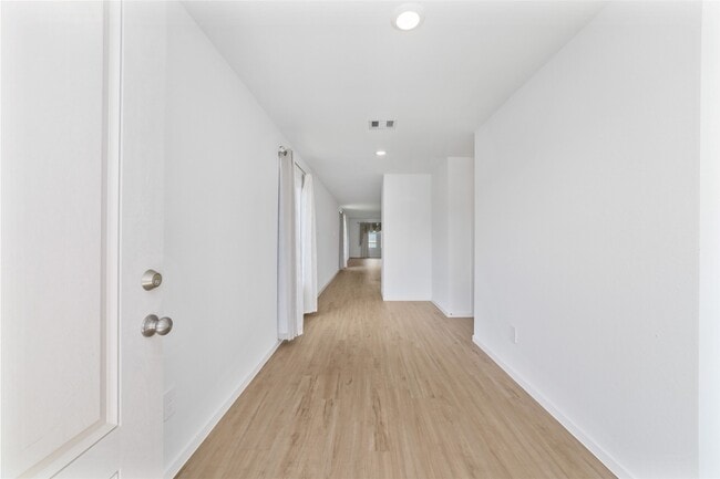 Photo - 17935 Becker Lndg Dr