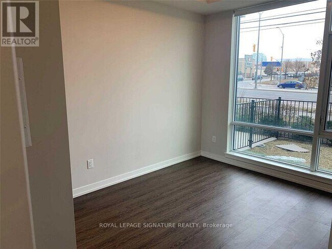 Photo - 2550 Eglinton Ave W Unité 102