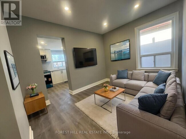 Photo - 32 Earlscourt Ave