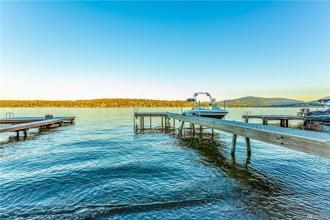 Photo - Stunning Lake Sammamish 50 Foot Waterfront...