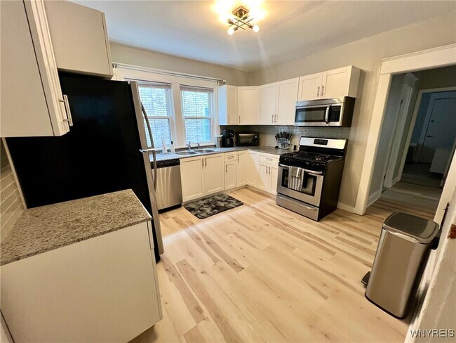 Photo - 1691 Hertel Ave