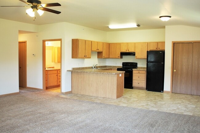 Building Photo - River Trail Estates - Half Off Security De... Unit RT 7207-R Rental