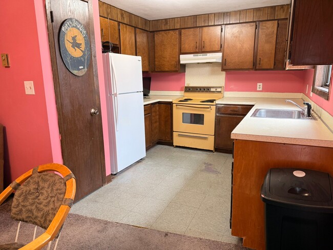 Building Photo - 5 Maria Manor