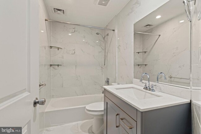 Photo - 618 South St Unit 2