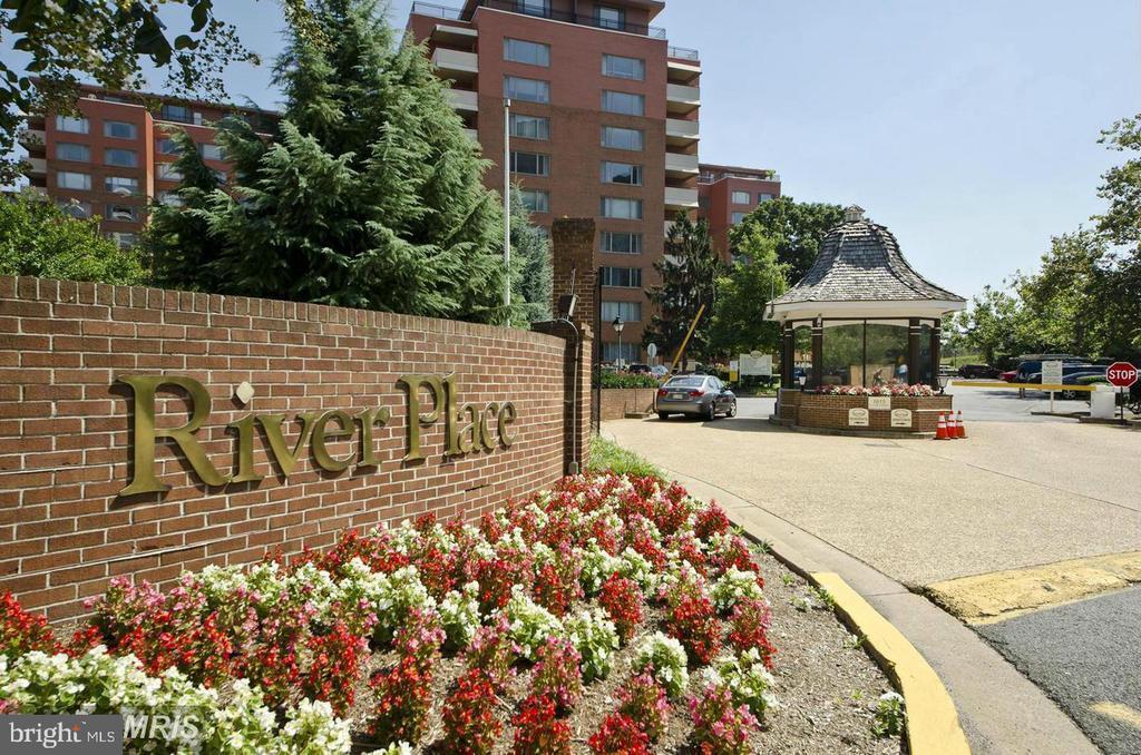 Photo - 1121 Arlington Blvd Apartment Unit 737