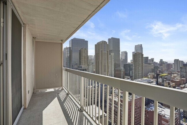 Photo - 598 N State St