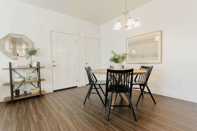 Photo - 346 W 435 N