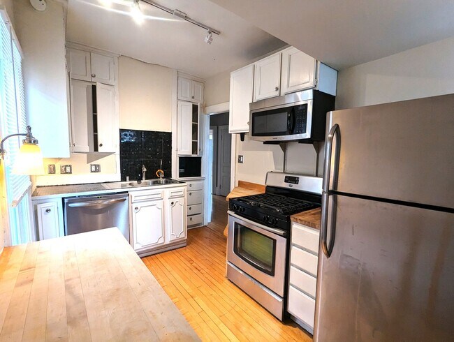 Photo - KK - 3205/07 N Bartlett Unit 3207 N Bartlett Ave-Upper