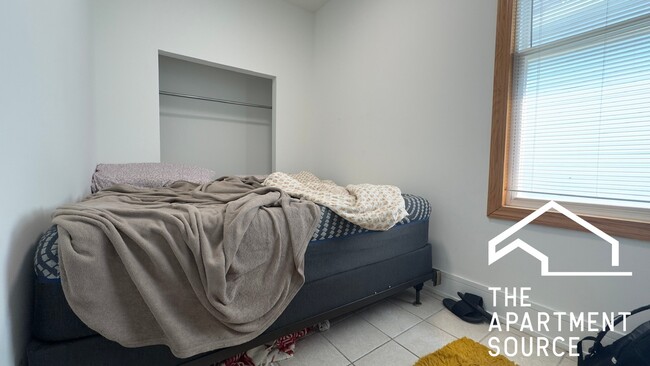 Photo - 1634 N Whipple St Unit 2