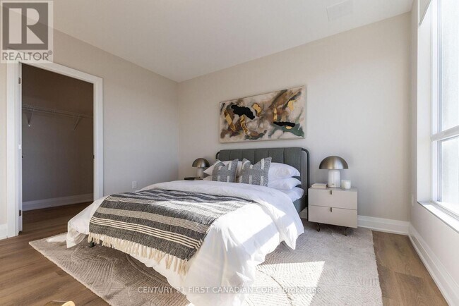 Photo - 4286 King St E