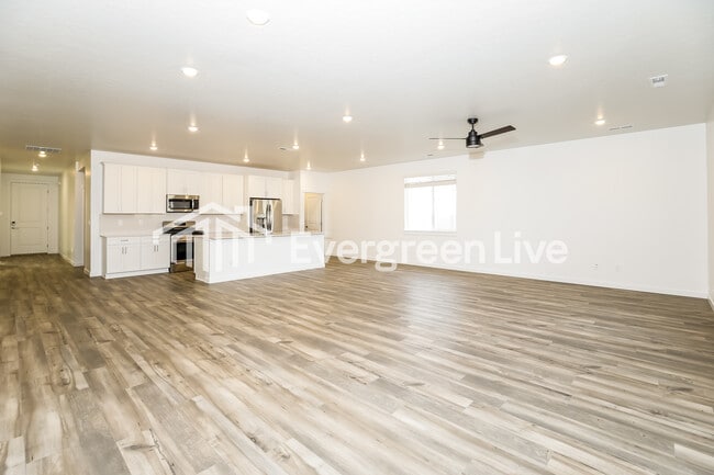 Photo - 308 Ravello St