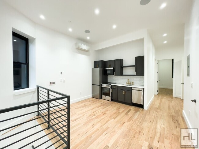 Building Photo - Spacious Williamsburg 3-Bed 2.5-Bath / Mas... Unit 1B Rental