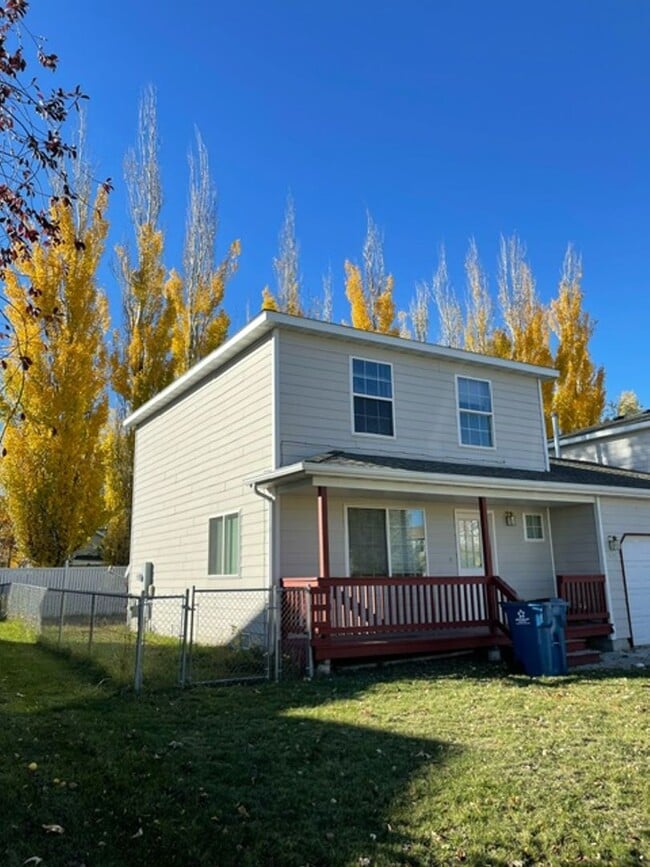 Photo - 3 Bedroom 2 Bathroom Centrally Located Tow...