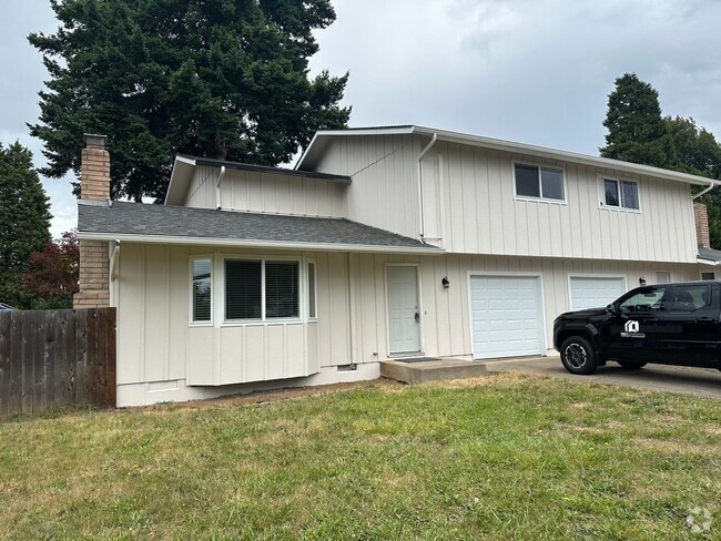 Building Photo - Beautifully updated 3 bedroom 1.5 bath dup... Rental