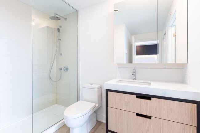 Photo - 60 Pl De L'éclipse Unit 1805