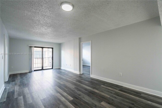 Photo - 6960 Rue Vendome Unit 204