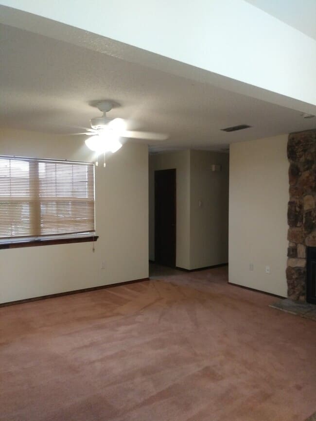 Photo - Spacious 2 Bedroom 1 bath with washer & dryer.
