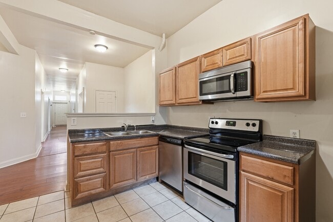 Photo - 309 W 41st St