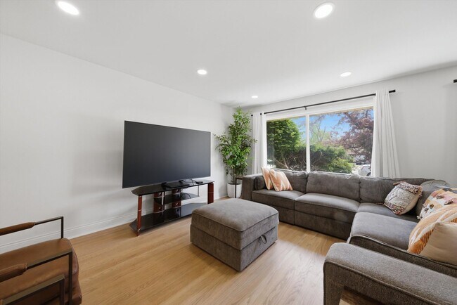 Photo - 9536 Tripp Ave