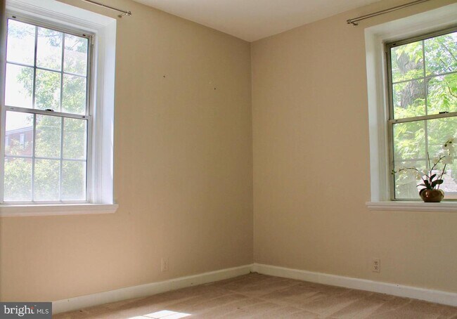 Photo - 2928 S Buchanan St Unidad B1