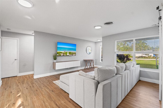 Photo - 1960 NW 32nd Ct