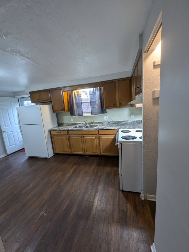 Photo - 1363 Wertz Ave SW