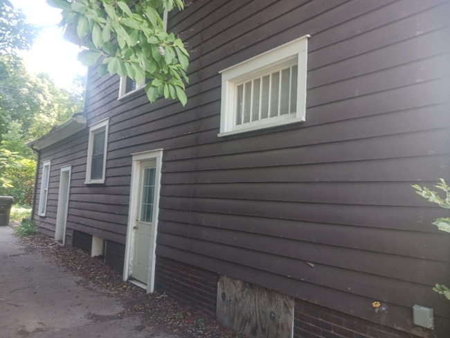 Photo - 817 Bancroft Ct