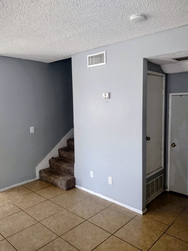 1041 W Francis St Unidad B