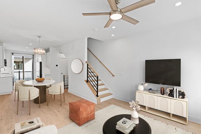 Open and Bright living area - 2609 Platt Ct NW