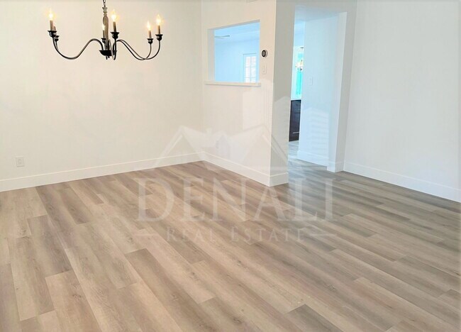 Photo - 618 W McNair St