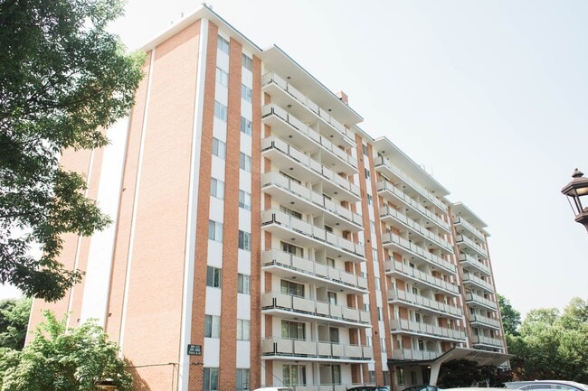 Building Photo - 1 Bedroom at 1800 JPA Unit #909