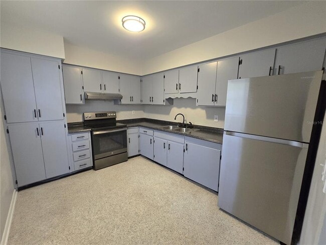 Photo - 215 Clemons Rd