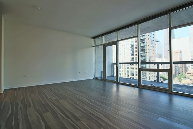Photo - 811 N La Salle Dr
