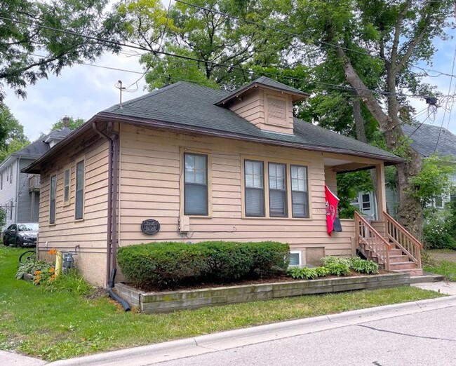 Building Photo - 1325 St James Ct Rental