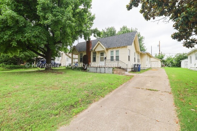 Photo - Beautifully Redone 1 Bedroom Duplex! Available for Immediate Move in!