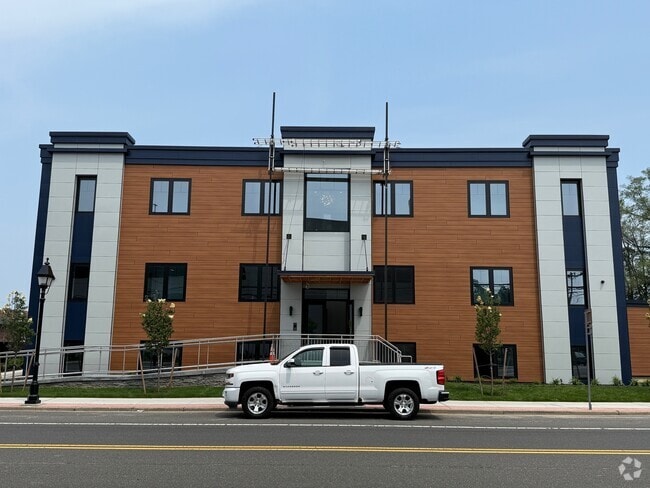 Building Photo - 1991 Union Blvd Rental