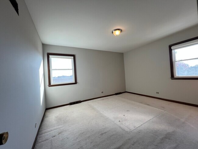 Photo - 5635 W Montrose Ave