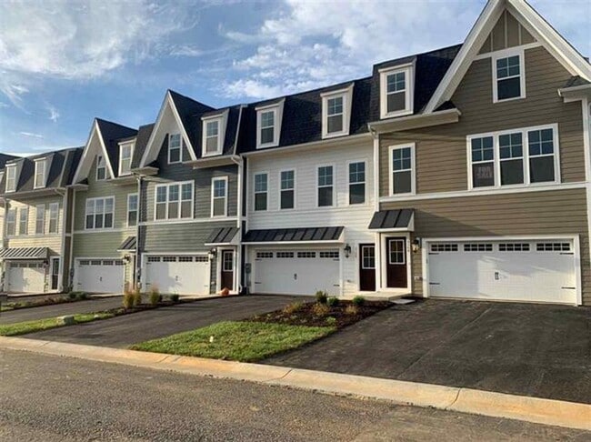 Building Photo - Luxury Home in Preston Lake