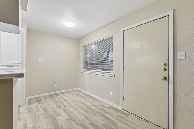 Photo - 309 Stratford St Unit 6